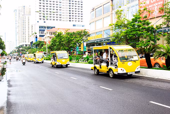  Thí điểm hoạt động xe điện 4 bánh: UBND tỉnh Khánh Hòa đã đồng ý chủ trương tiếp tục cho thí điểm xe điện 4 bánh hoạt động trên địa bàn tỉnh. Tuy nhiên, loại hình này cần được quản lý chặt chẽ, bảo đảm an toàn giao thông và an toàn kỹ thuật. (Nguồn: Báo Khánh Hoà)