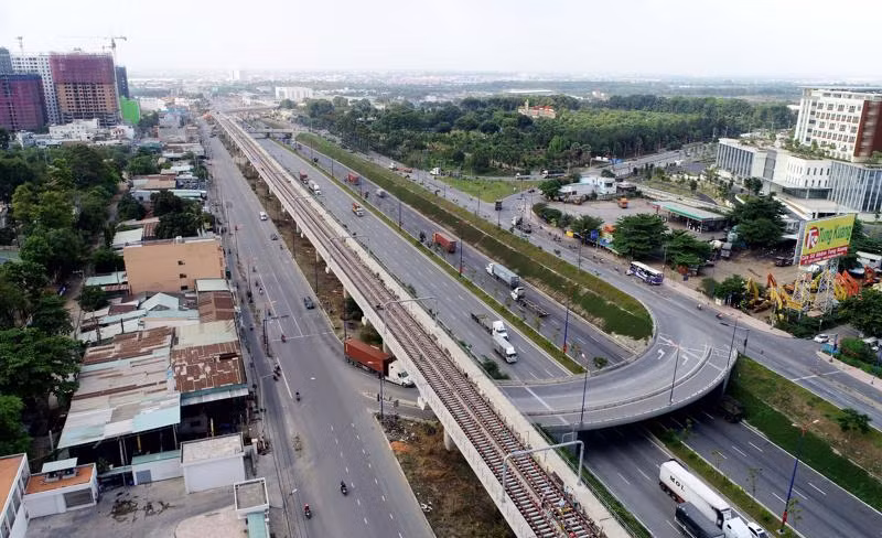 TP.HCM nghiên cứu phát triển đô thị sân bay Tân Sơn Nhất: Các quận Tân Bình, Tân Phú, Gò Vấp cần nghiên cứu các giải pháp phát triển đô thị xung quanh khu vực sân bay Tân Sơn Nhất đồng thời Sở Quy hoạch - Kiến trúc xem xét vấn đề này trong quá trình lập và thẩm định đồ án điều chỉnh quy hoạch chung TP.HCM đến năm 2040, tầm nhìn đến năm 2060... (Nguồn: Vneconomy) 
