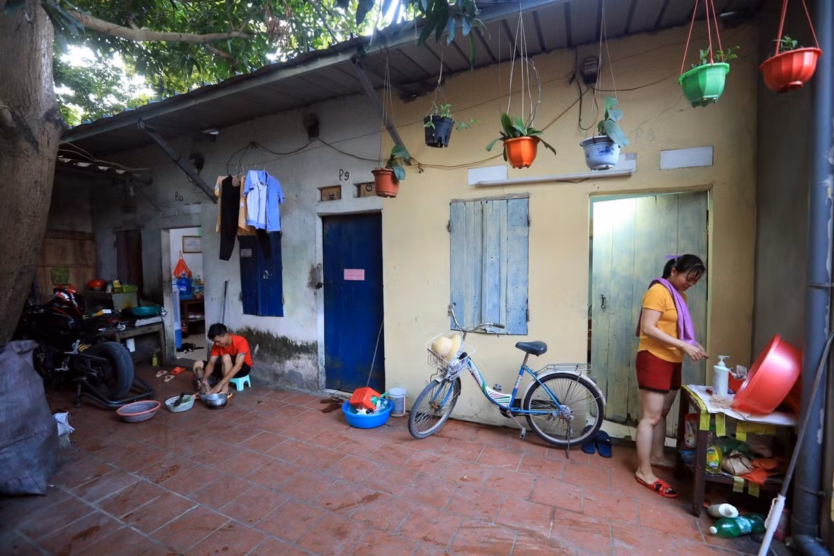  Tiến độ giải ngân gói hỗ trợ tiền thuê nhà trọ: Các địa phương đang triển khai chính sách hỗ trợ thuê nhà trọ cho người lao động, nhưng nhìn chung thì chính sách này đang triển khai chậm tại các địa phương. Đến cuối tháng 6, người lao động sẽ nhận được tiền hỗ trợ. (Nguồn: Tin tức)