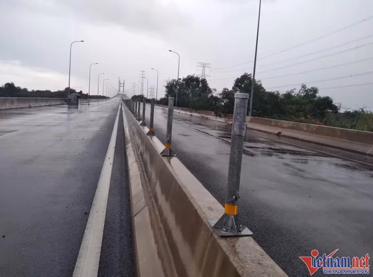 Nạn trộm cắp thiết bị, vật tư công trình ở TP.HCM: Thời gian gần đây, địa bàn TP.HCM liên tục xảy ra tình trạng trộm cắp thiết bị, vật tư công trình trọng điểm gây bức xúc dư luận. (Nguồn: Vietnamnet)