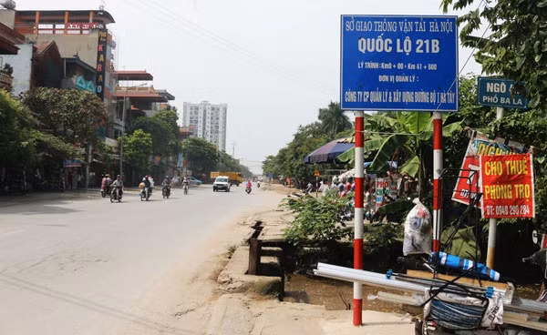  Quốc lộ 21B đoạn Chợ Dầu - Ba Đa: Dự án thuộc Sở GTVT Hà Nam quản lý nhưng đến nay đang chậm giải ngân do tiến độ thi công chưa đáp ứng yêu cầu. (Ảnh: Lao Động)