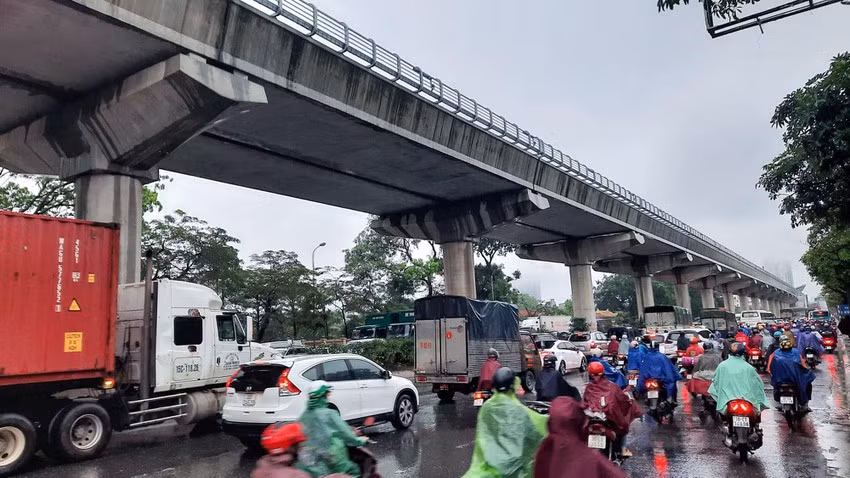 Hà Nội sáng nay tiếp tục có mưa. Lượng mưa trong 3 giờ vừa qua trong khoảng từ 15-30mm, tập trung ở các quận Ba Đình, Cầu Giấy, Hoàn Kiếm, Hai Bà Trưng, Tây Hồ và Đống Đa.