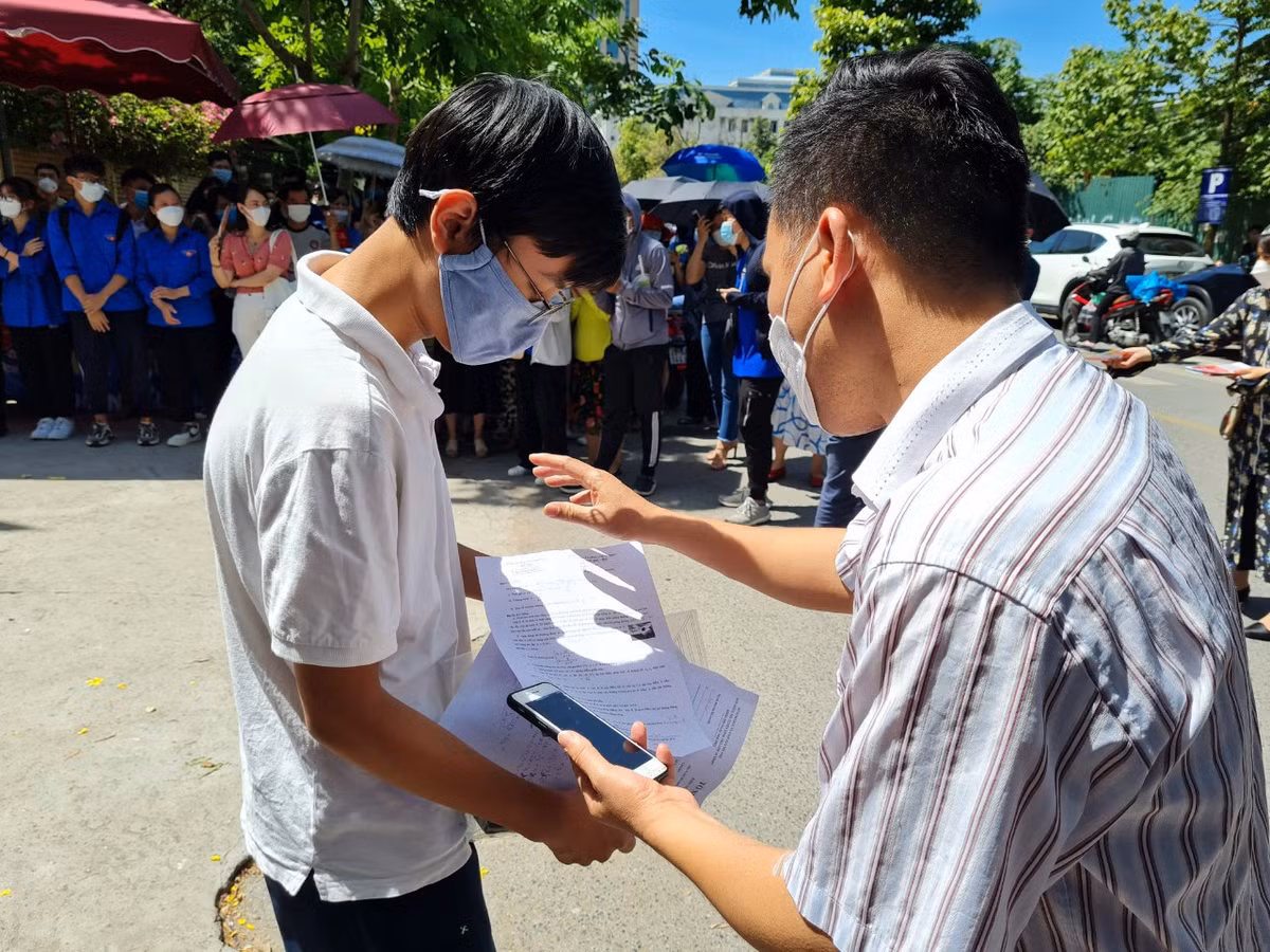 Đề thi môn Toán vào lớp 10 của Hà Nội khó đạt điểm 9-10 De thi mon Toan vao lop 10 cua Ha Noi kho dat diem 9-10