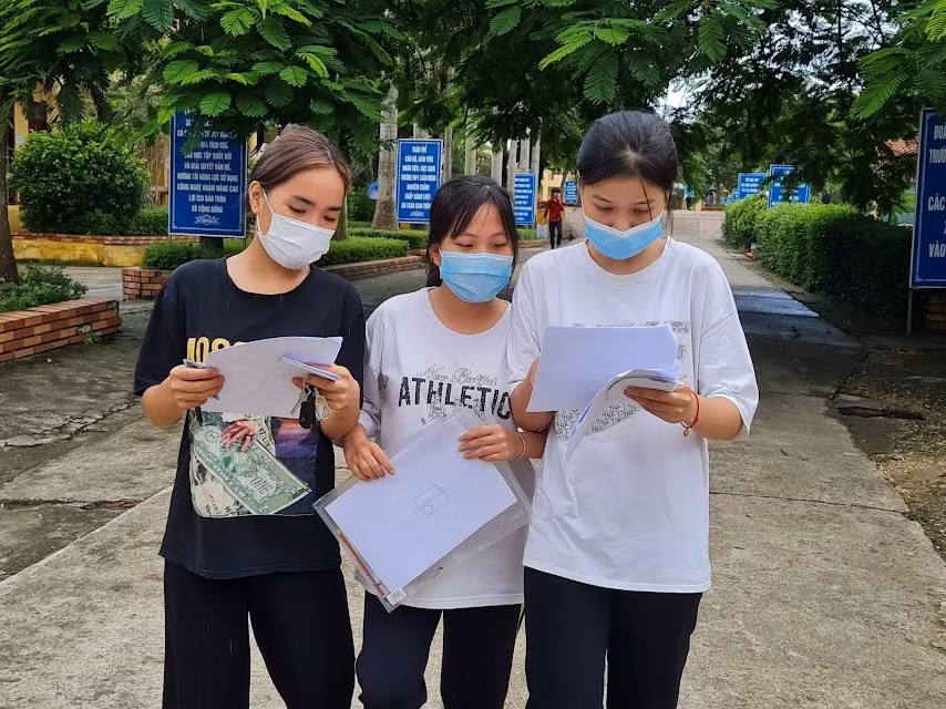 Giảm điểm ưu tiên “phức tạp” gây tranh cãi, Bộ GD&ĐT nói gì? - Hình 2 Giam diem uu tien “phuc tap” gay tranh cai, Bo GD&DT noi gi?-Hinh-2