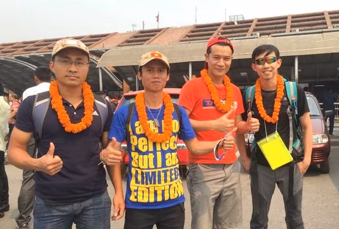 4 thành viên trong đoàn là Phạm Duy Cường, Trịnh Ngọc Sáng, Dương Đức Hạnh và Nguyễn Văn Thái. Họ có chung sở thích phiêu lưu, khám phá và chinh phục những ngọn núi. Ảnh: NVCC.