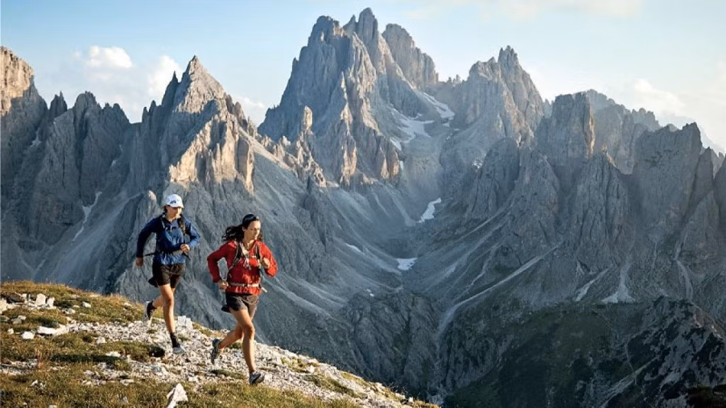 Rover’s Run Trail, Alaska, nơi đây quả thực là một lựa chọn tuyệt vời cho những người ưa mạo hiểm, khám phá và thử thách bản thân. Tuy nhiên hãy chắc chắn mình có đủ dụng cụ bảo vệ bản thân mình vì rất có thể trong khi di chuyển, bạn vô tình đánh thức một con gấu khổng lồ và phải chịu đựng sự giận dữ của nó. Nguồn: Lolwot