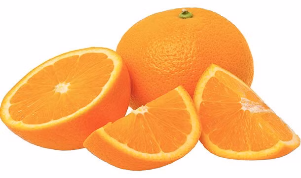 Nổi tiếng chứa nhiều vitamin C nhưng cam thực sự chứa vitamin C ít hơn so với nhiều loại trái cây khác như ổi, vải, kiwi, dâu tây, và dứa.