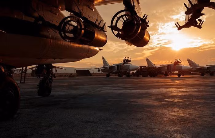 Ngay cả Quân đội Thổ Nhĩ Kỳ, trong quá trình can thiệp vào lãnh thổ Syria cũng bị Không quân Nga tấn công, gây ra thương vong nặng nề; chính vì vậy mà giới chức quân sự Thổ Nhĩ Kỳ coi căn cứ không quân Hmeimim của Nga là “cái gai” cần phải nhổ bỏ.