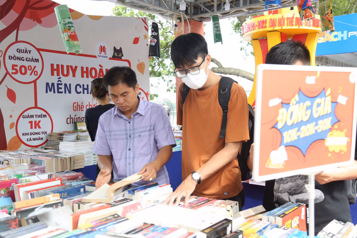 Hội Sách Hà Nội năm 2022 tổ chức 02 khu vực trưng bày, triển lãm sách với chủ đề “70 năm ngành Xuất bản, In và Phát hành sách Việt Nam” nhằm ôn lại truyền thống đầy tự hào của ngành xuất bản, in và phát hành sách Việt Nam; và “Thăng Long nghìn năm văn hiến”.
