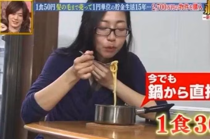 "Không mua bất cứ thứ gì mà không được giảm giá" là phương châm sống của Saki Tamogami. Cô khẳng định phương châm này đã giúp mình tiết kiệm đủ tiền để mua ba ngôi nhà trong 15 năm và hoàn thành mục tiêu đặt ra từ khi 19 tuổi. Ảnh: Youtube