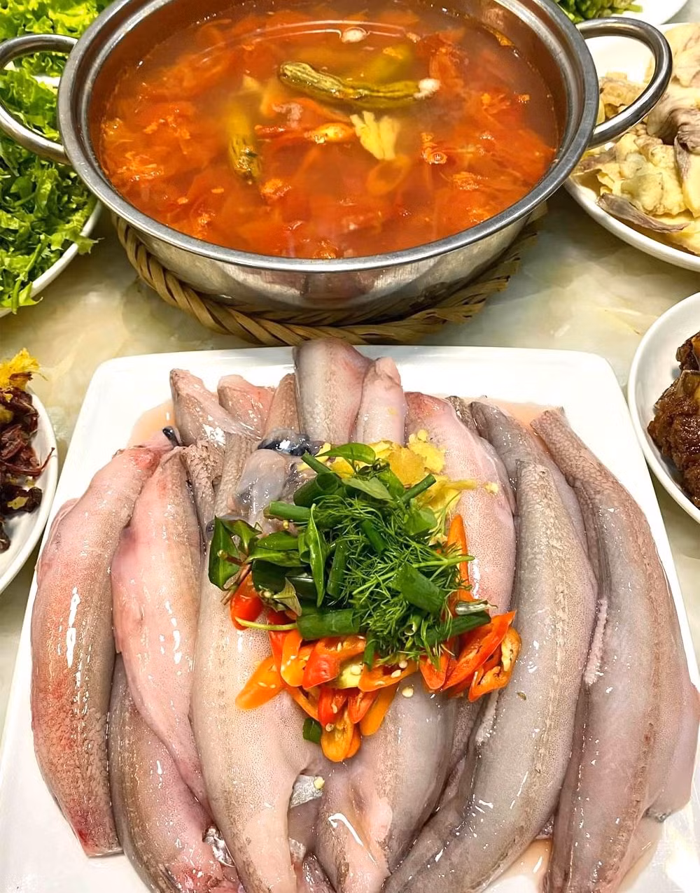 Nhưng ngày nay, loại cá trở thành đặc sản khoái khẩu được nhiều người ưa chuộng, góp mặt trong thực đơn của nhiều nhà hàng, khách sạn hay quán ăn. Ảnh; Dulichphongnha