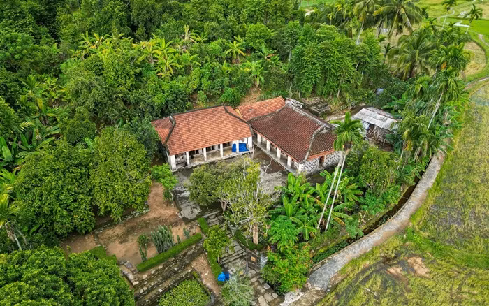  Ngôi nhà của cụ Đồng Viết Mão (85 tuổi) là 1 trong 8 nhà cổ bằng gỗ mít được xếp hạng "độc nhất vô nhị" còn lại tại làng Lộc Yên (xã Tiên Cảnh, huyện Tiên Phước, Quảng Nam). Ảnh: Vietnamnet