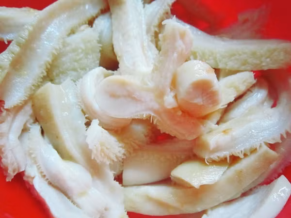Tuy nhiên, những năm gần đây, sách bò bỗng trở thành nguyên liệu phổ biến được rất nhiều thực khách sành ăn lựa chọn. Ảnh: Internet