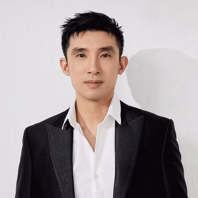 Không những thế, Minh Đạt còn nhận về nhiều lời khen đẹp trai, phong thái nhã nhặn và ghi điểm với nụ cười hiền lành. Ảnh: Facebook