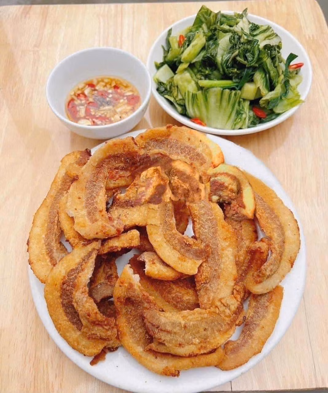Đáng chú ý, tóp mỡ có giá cao ngất ngưởng lên tới 450.000 - 500.000 đồng/kg. Ảnh: Facebook