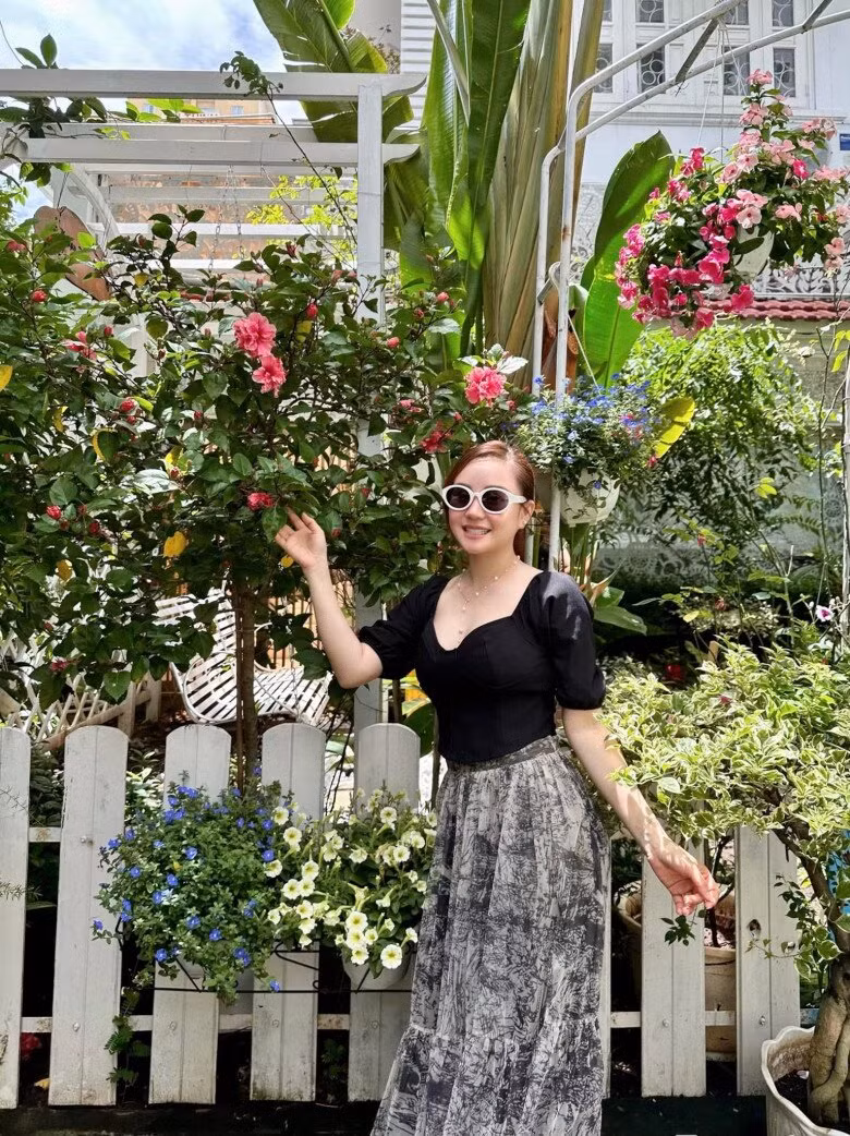 Trước đó, Vy Oanh từng đăng tải nhiều góc trong không gian sống của mình. Ảnh: FBNV