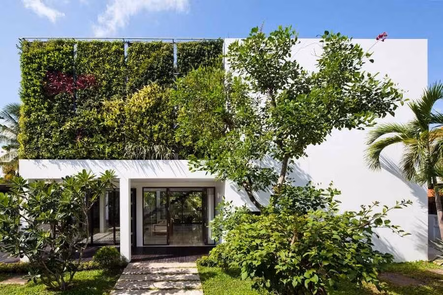 Căn nhà có cảnh quan quanh nhà hài hòa, hợp lý sẽ tạo ra địa thế đẹp, mang lại nhiều may mắn, hút tài lộc cho gia chủ. Ảnh: bTaskee