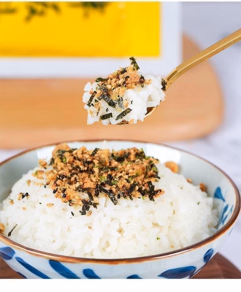 Trên chợ mạng, muối vừng truyền thống giá khoảng 140.000 đồng/kg, muối vừng rong biển 250.000 đồng/kg... Ảnh: Facebook