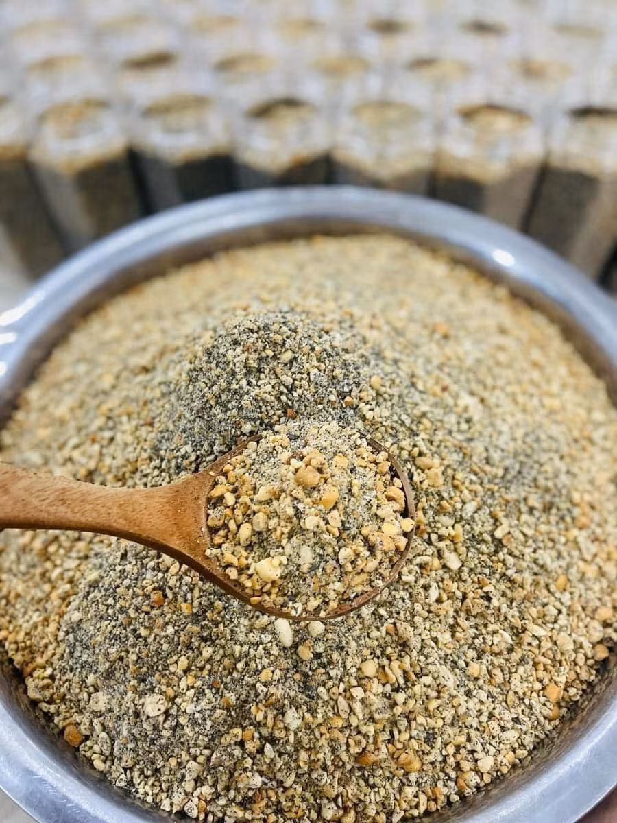 Đặc biệt, muối vừng trộn mè đen Ấn Độ, muối hồng Himalaya, hoặc chế biến riêng cho người ăn kiêng... giá lên tới 500.000 đồng/kg. Ảnh: Facebook
