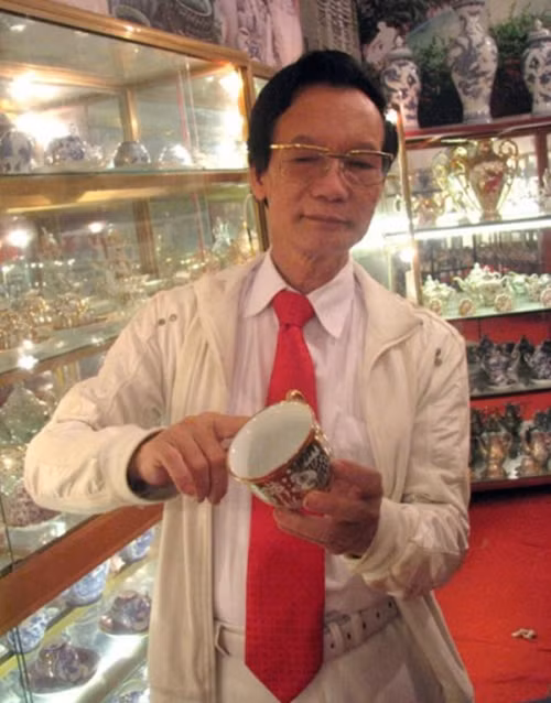 Việc mua bán đồ cổ lên như diều gặp gió. Từ vài cây vàng trong tay, đến năm 1980, chỉ trong khoảng 10 năm, ông Hải đã có trong tay 3 tấn vàng, một số vàng có thể mua được một góc Thành phố Cảng. Ảnh: Xã luận