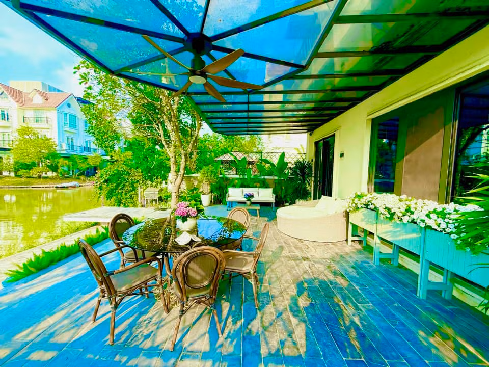 Biệt thự của Lã Thanh Huyền rất rộng, riêng sân vườn khoảng 150m2. Ảnh: FB Lã Thanh Huyền
