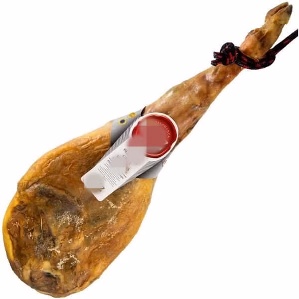 Trên thị trường, đùi heo muối Tây Ban Nha được rao bán từ hơn 1 triệu đến 4 triệu đồng/kg, loại đùi heo có xương. Ảnh: Mminhhouseware