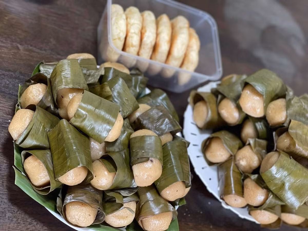 Chị Duyên (một người chuyên bán đặc sản vùng cao ở Hà Nội) cho biết, lần đầu gom được khoảng 100 chiếc. Sau khi thưởng thức, nhiều người khen ngon nên đặt mua tiếp. Ảnh: Vietnamnet