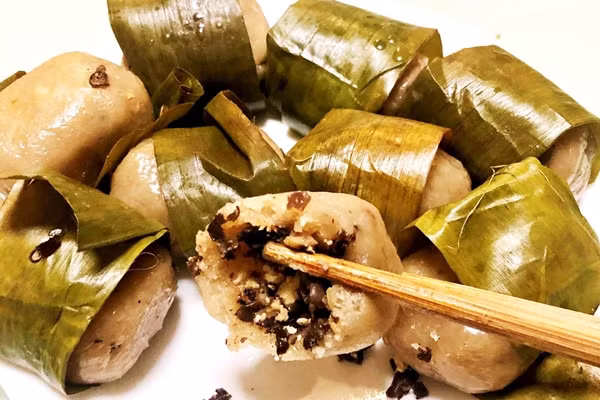 Dần dần số người đặt mua ngày một tăng lên. Hiện, chị Duyên lấy bánh mỗi tuần một lần. Ảnh: Vietnamnet