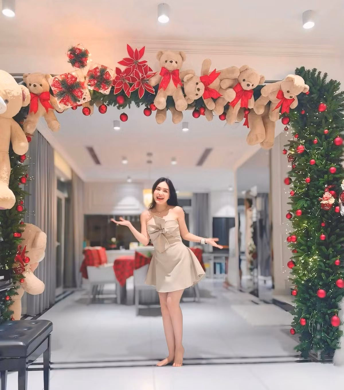Năm nay cả nhà Đoàn Di Băng cùng chung tay trang hoàng tổ ấm theo ý tưởng của Đoàn Di Băng. Ảnh: FB Đoàn Di Băng
