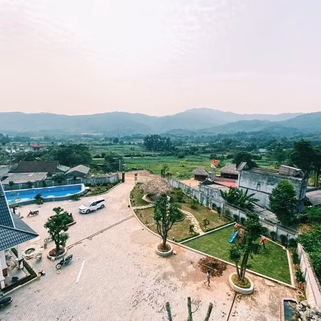 Từ biệt thự của Quân A.P có thể ngắm trọn view núi rừng xanh mát, hoàng hôn và bình minh. Ảnh: Viuetnamnet