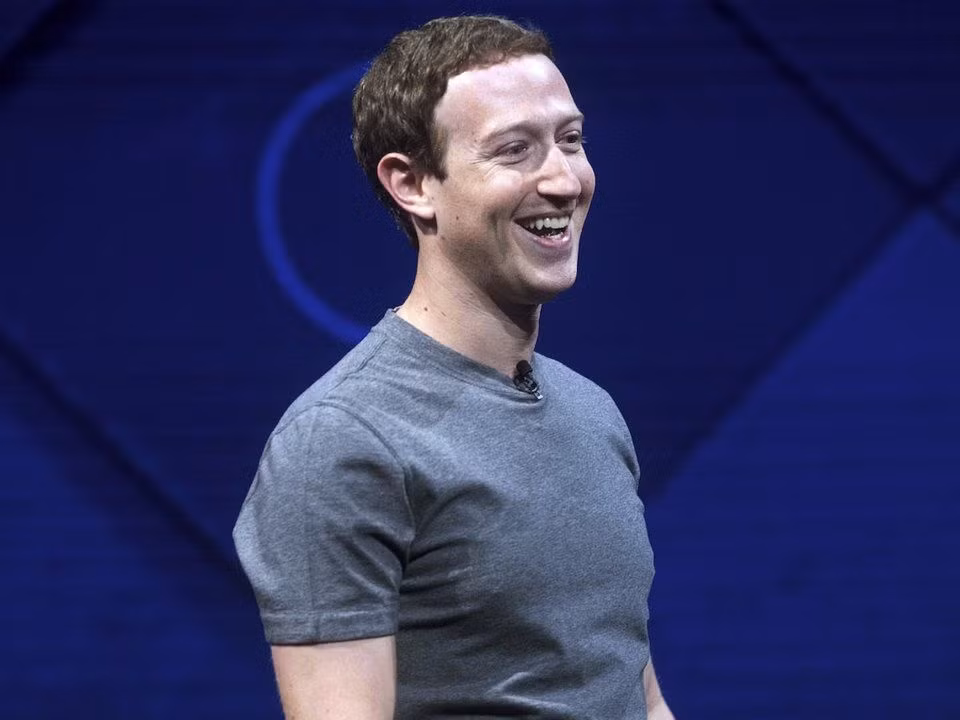 Năm 2018, theo tính toán của Business Insider, Mark Zuckerberg kiếm được xấp xỉ 1,7 triệu USD mỗi giờ. Ảnh: AP