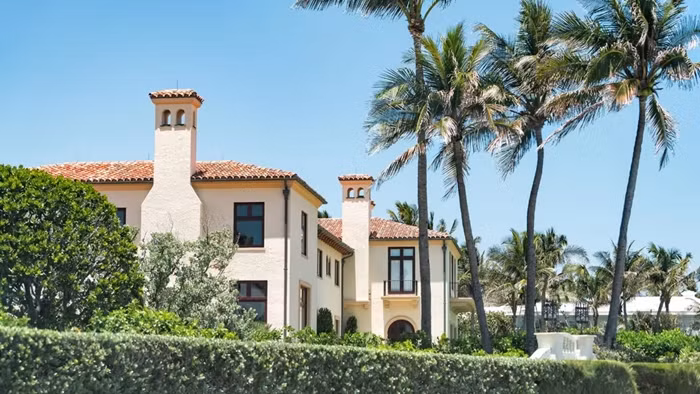 Đây là lần thứ 3 ông Donald Trump tranh cử. Ông Trump được biết đến với dinh thự Mar-a-Lago tại Palm Beach, Florida (Mỹ). Ảnh: Homesandgardens