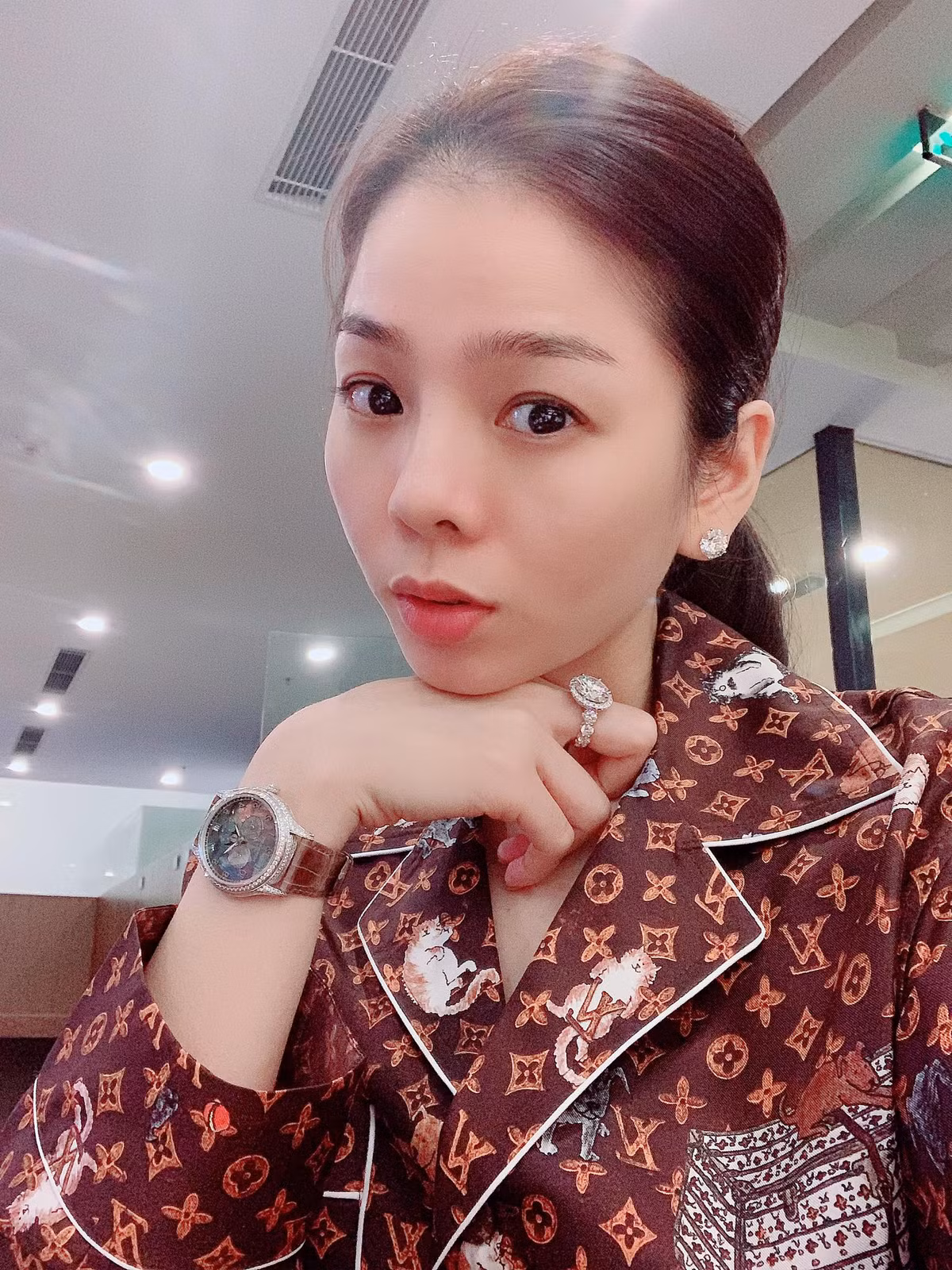 Đi hát từ năm 1999, sau gần 30 năm, ca sĩ Lệ Quyên sở hữu khối tài sản đáng ngưỡng mộ từ bất động sản trong và ngoài nước, siêu xe đắt đỏ... Ảnh: FB Lệ Quyên