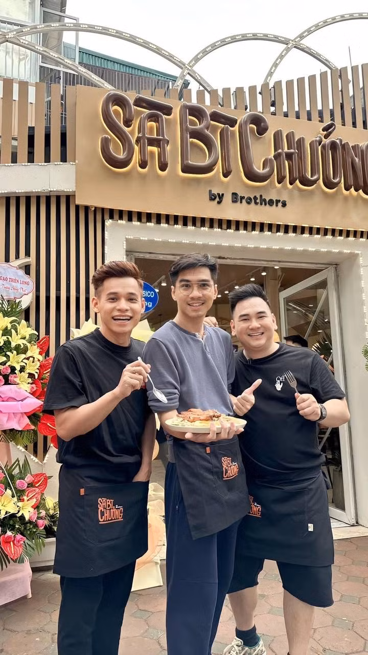 Trong đó, chuỗi Cơm tấm do Độ Mixi "bắt tay" cùng hai streamer đình đám khác là PewPew và Xemesis để vận hành. Ảnh: Facebook
