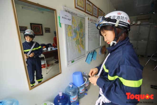 Khi được hỏi bây giờ cho lựa chọn lại công việc, liệu chị có thay đổi không? Trả lời ngay không do dự, chị Lan tự hào với công việc của mình bởi xuất phát từ một người học y, đạo đức cứu người là quan trọng nhất đã thôi thúc chị gắn mình với lực lượng CNCH.
