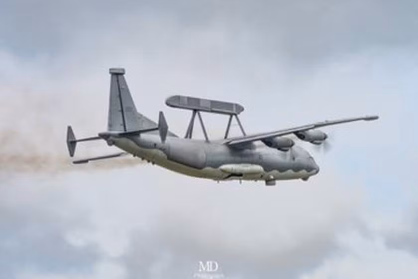 Trong cuộc tập trận Falcon Strike, Y-9LG được mang số sê-ri 30211. Đặc điểm nhận dạng này cho thấy máy bay thuộc Sư đoàn đặc nhiệm số 20 của Không quân Trung Quốc. Máy bay tác chiến điện tử Y-9LG của Trung Quốc có thể được nhận dạng bằng ăng-ten "chùm cân bằng" đặc biệt, tương tự như loại ăng-ten trên radar trên không Erieye của Saab và máy bay cảnh báo sớm trên không (AEW) KJ-200 của Trung Quốc. 