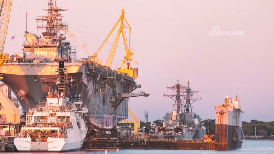 Khoảng 45% thiết kế khung thân của Tripoli tương tự USS Markin Island – phiên bản nâng cấp tàu đổ bộ lớp Wasp, phần còn lại được cải tiến và loại bỏ mạnh mẽ tăng đáng kể chỗ chứa máy bay, nhiên liệu hàng không. Nguồn ảnh: Sina