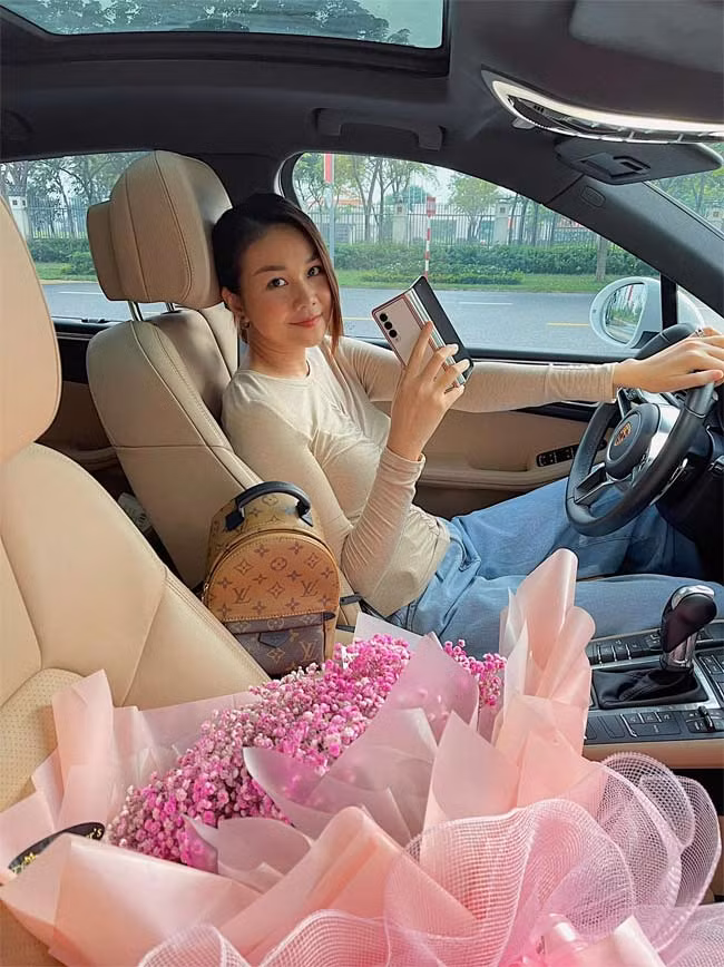 "Soi" cuộc sống ba quý cô độc thân đắt giá nhất Vbiz Ở tuổi 38, Thanh Hằng là một trong những ngôi sao thành công và giàu có nhất Vbiz nhờ thực lực của mình.