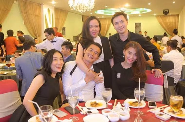 Mối tình của Quách Ngọc Ngoan và Phượng Chanel trở thành đề tài đàm tiếu của nhiều người khi họ cho rằng Quách Ngọc Ngoan ham tiền của người tình hơn tuổi còn Phượng Chanel mê ngoại hình cao to của anh chàng diễn viên.