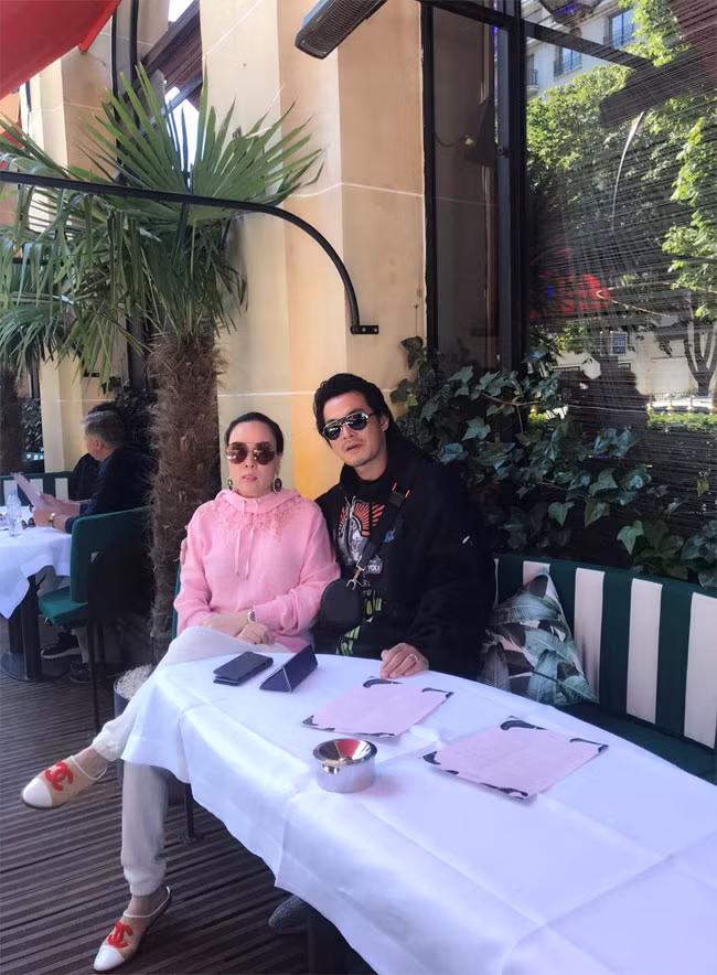 Quách Ngọc Ngoan không còn vẻ đẹp lãng tử ngày nào mà ngày càng già nua.