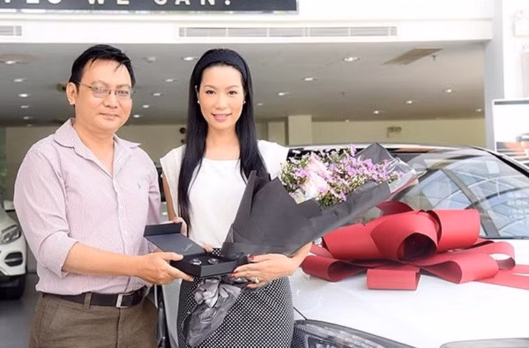 Dịp sinh nhật năm 2016, nữ diễn viên Trịnh Kim Chi được ông xã tặng chiếc xe hơi trị giá 5 tỷ đồng.