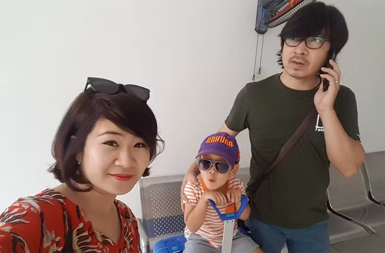 Gia đình hạnh phúc bên vợ đẹp, con xinh của “Giáo sư Xoay” khiến nhiều người ghen tị.
