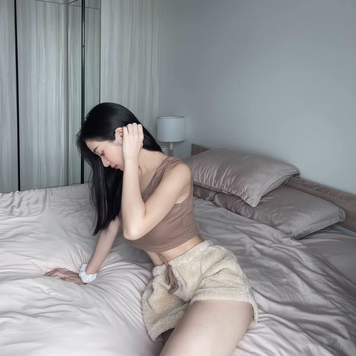 Nổi lên với danh xưng "hot girl trà sữa", Jun Vũ lột xác theo phong cách hiện đại, sexy khác xa với hình ảnh ngọt ngào và trong sáng ngày nào.