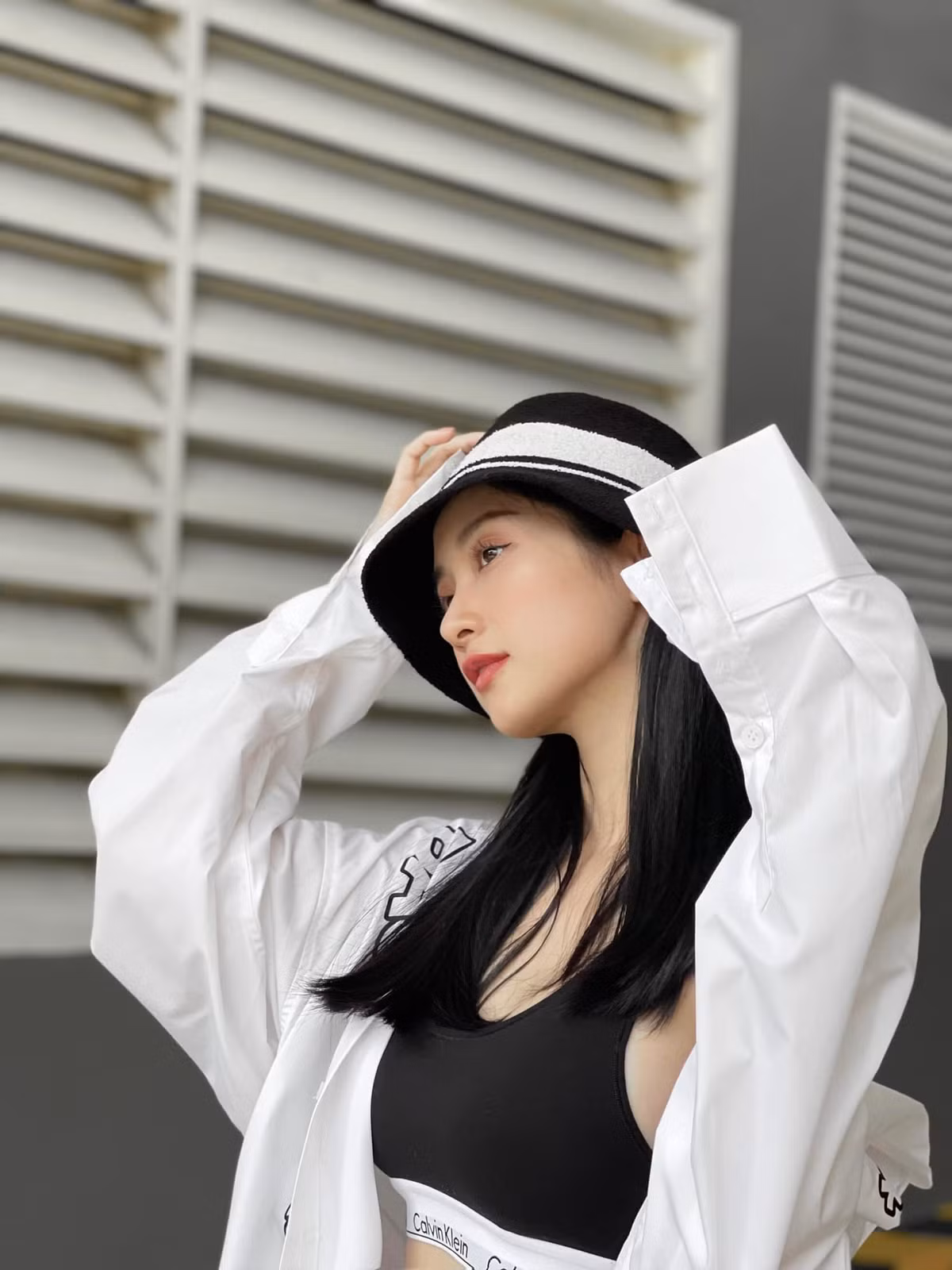 Jun Vũ chăm diện trang phục gợi cảm cùng với bikini nhằm khoe triệt để lợi thế hình thể.