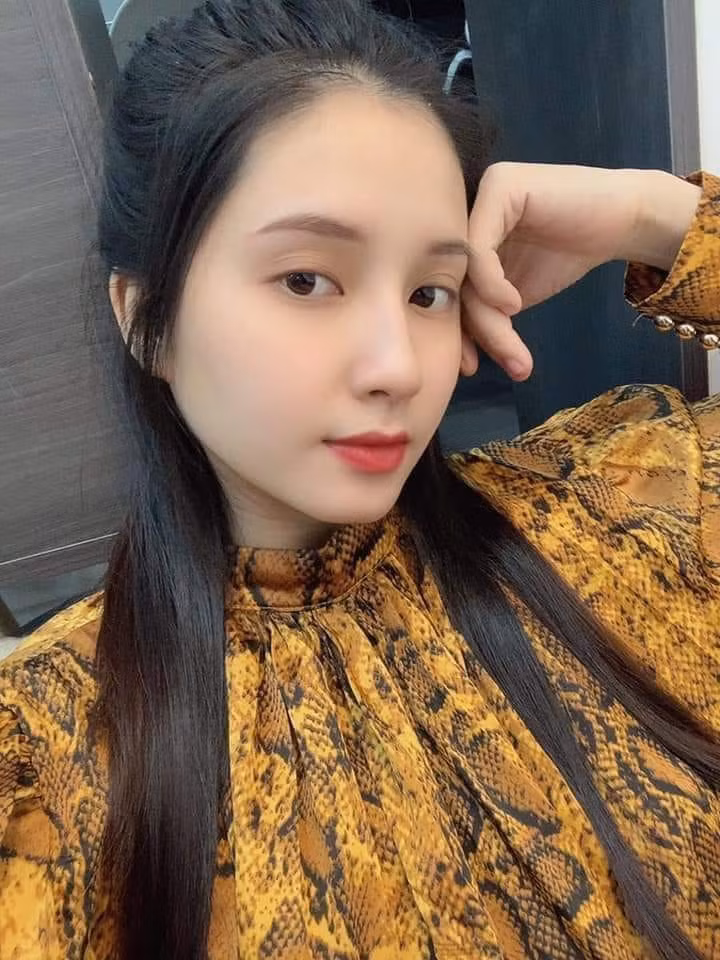  Trần Nguyễn Thiên An sinh năm 1998, sinh ra ở Bình Dương nhưng lớn lên ở TP.HCM. Cô từng học khoa Ngôn ngữ Anh trường Đại học Hutech, TP.HCM.