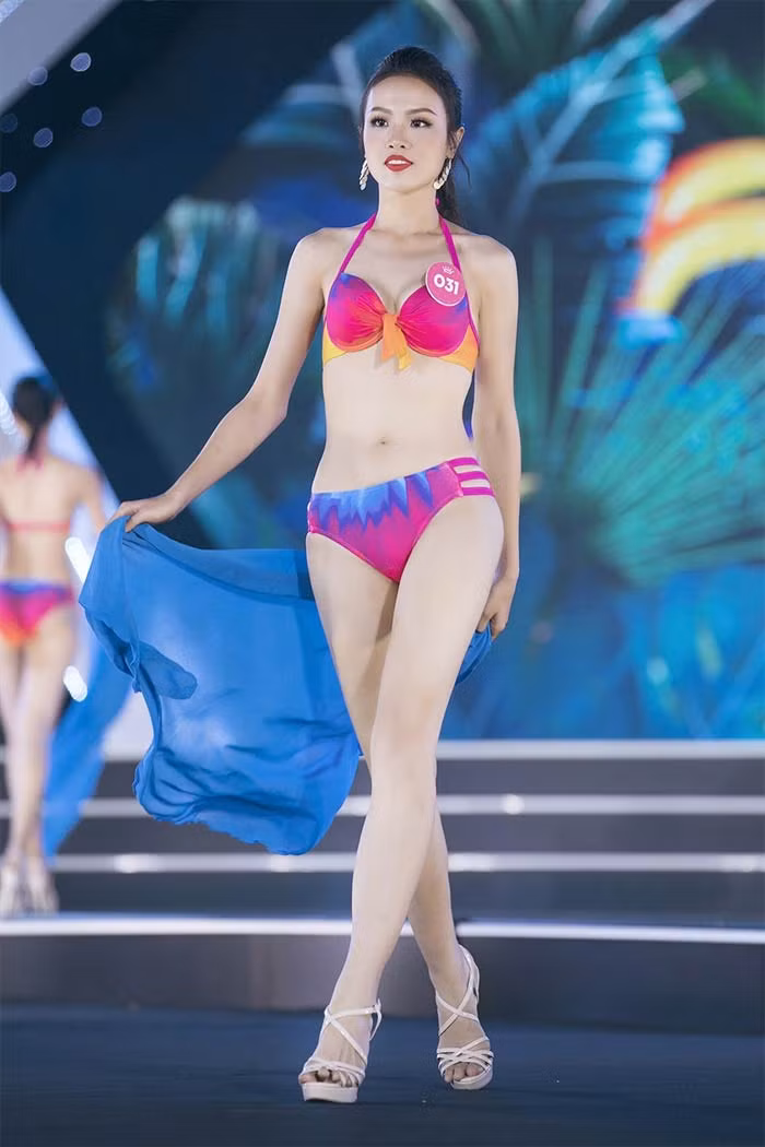 Hiện tại, người đẹp sinh năm 1998 sở hữu body cực kỳ gợi cảm với số đo 85-61-96 cm và chiều cao 1m72. (Ảnh: Vietnamnet)