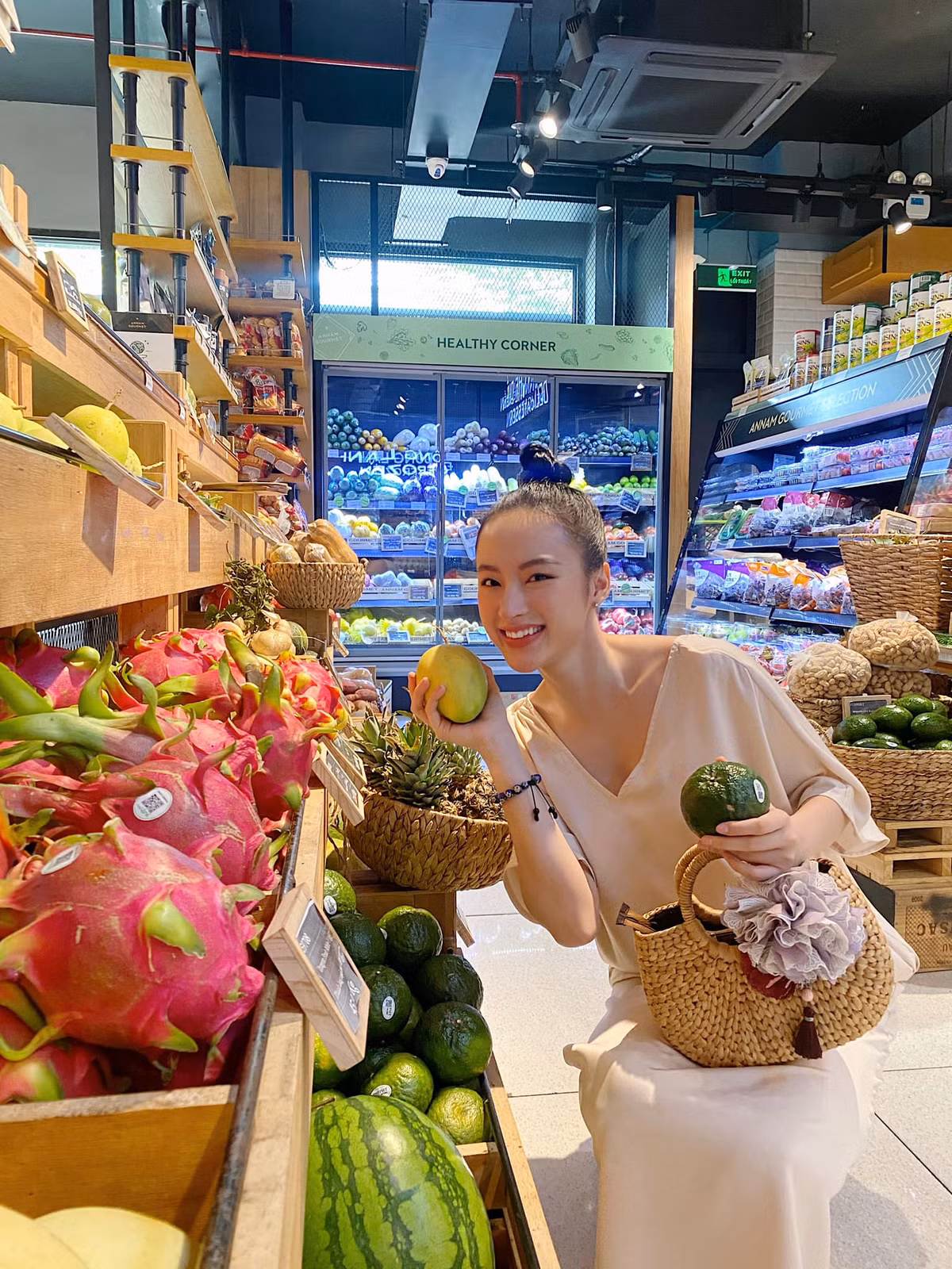 Dù ăn chay trường nhưng người đẹp vẫn chú ý duy trì chế độ dinh dưỡng hợp lý, kết hợp tập gym để giữ vóc dáng gợi cảm.