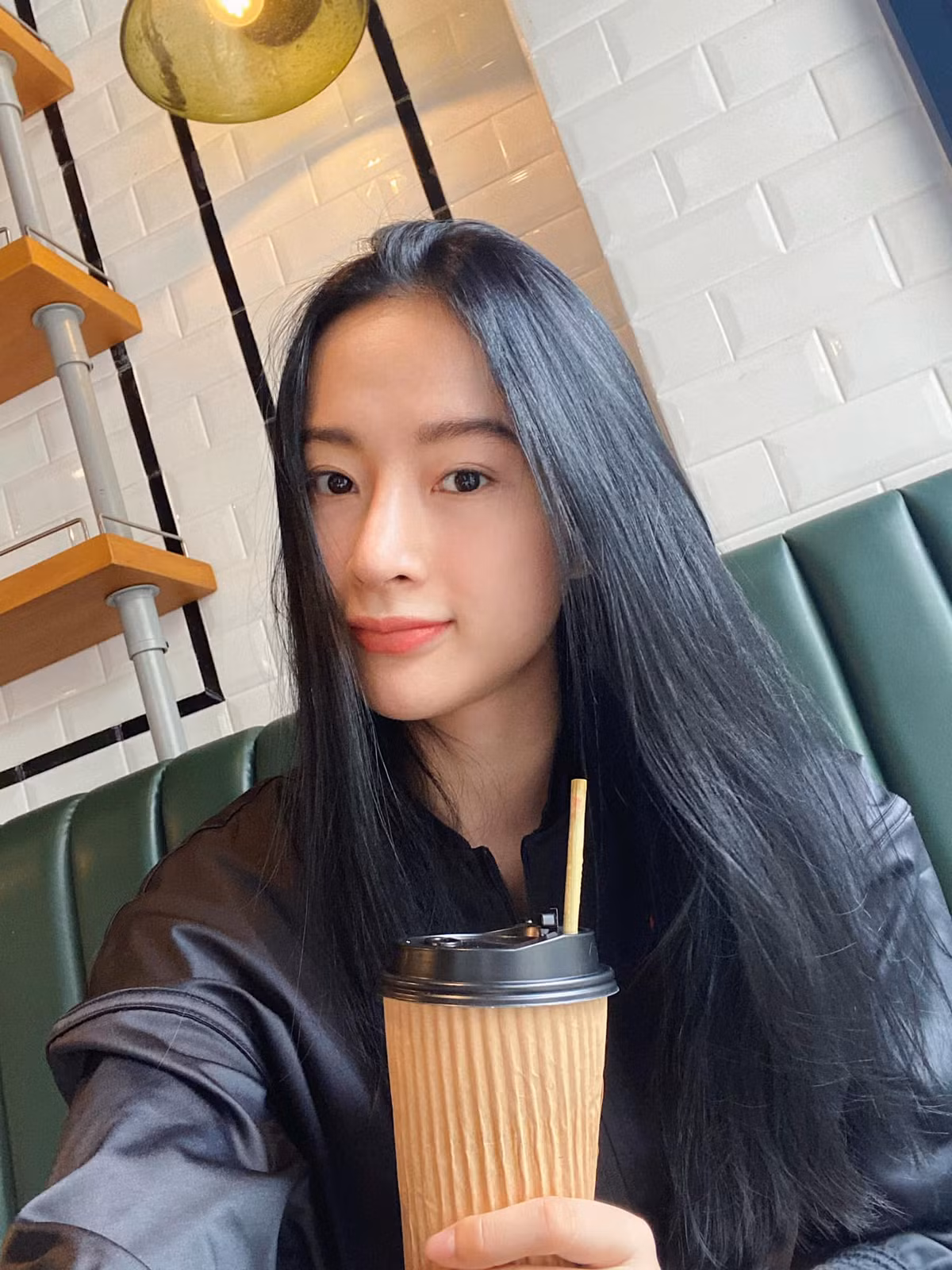 Nữ diễn viên còn nguyện ăn chay suốt hơn 3 năm qua. Cô bằng lòng với lối sống hiện tại và tìm được sự bình an trong tâm hồn.