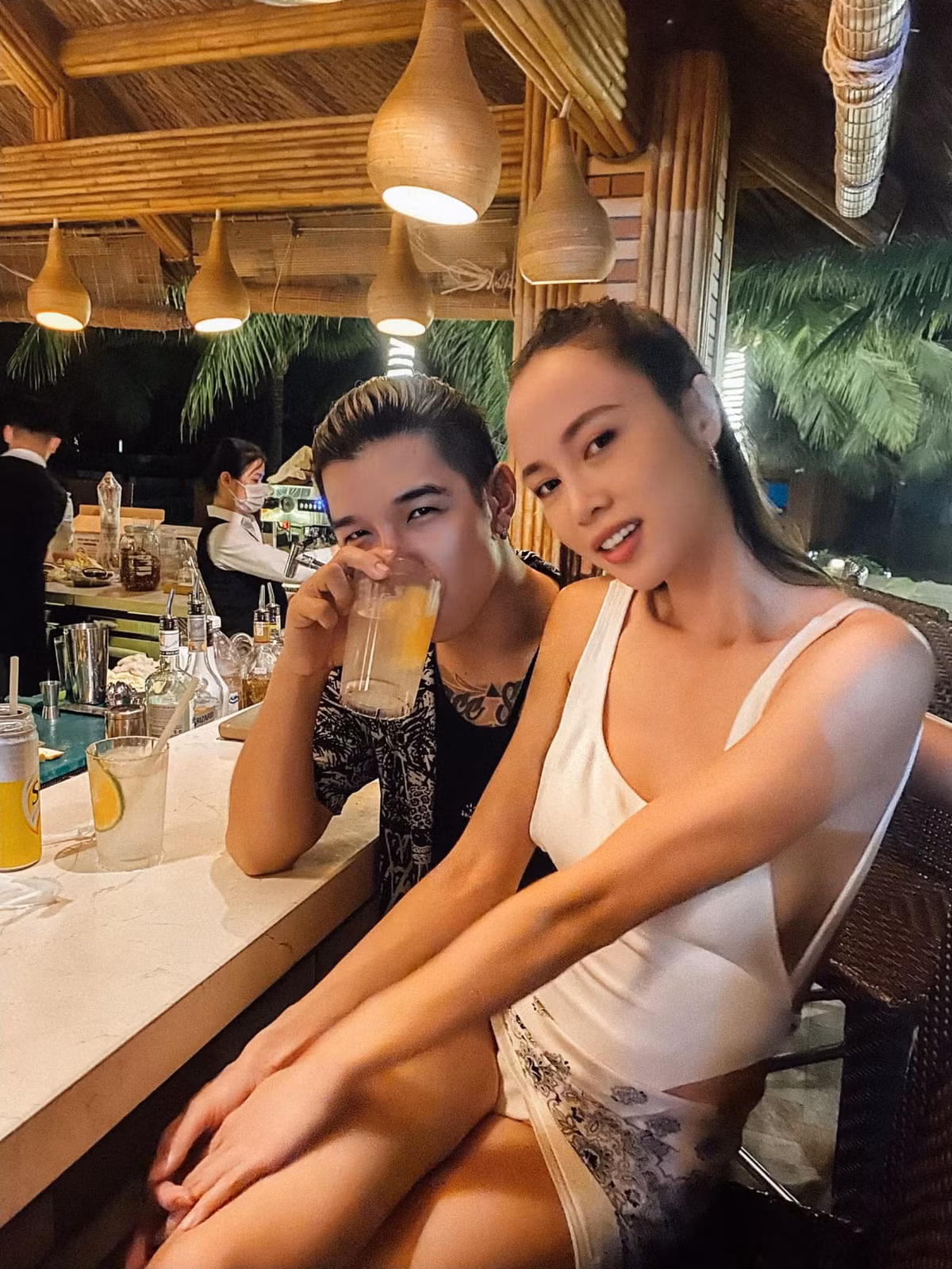 Chân dài họ Vũ ngày càng nhuận sắc kể từ khi công khai yêu Cường Seven.