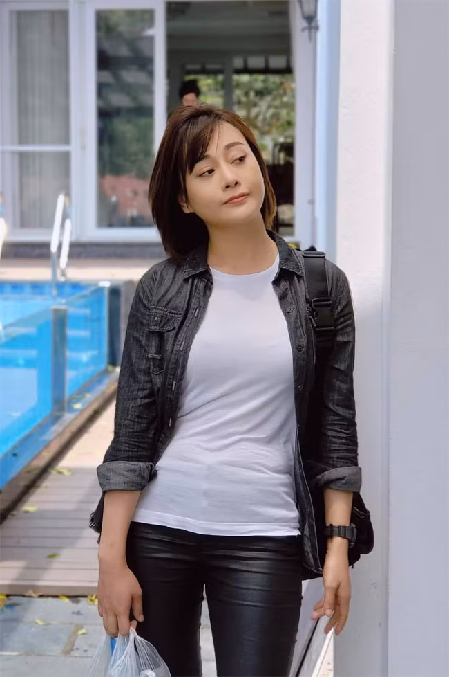 Trong phim “Hương vị tình thân”, Phương Oanh vào vai một cô kỹ sư tốt bụng, thẳng thắn, hơi lấc cấc và ngang ngược.